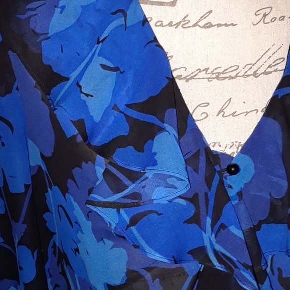 SALE!! Cache floral blouse - Picture 3 of 6